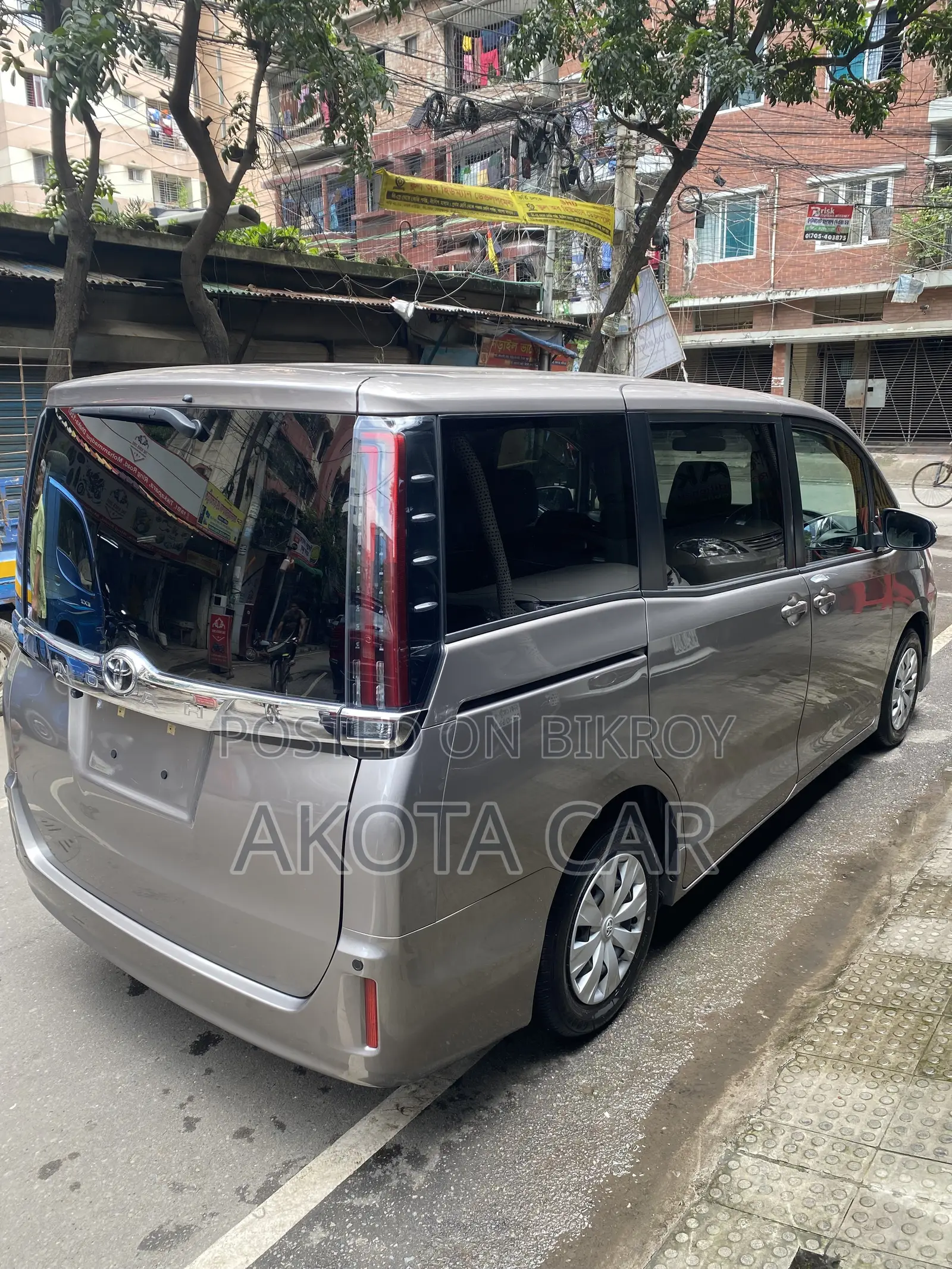 Toyota Noah 2.0 All Wheel Drive (8 Seater) 2021 Brown