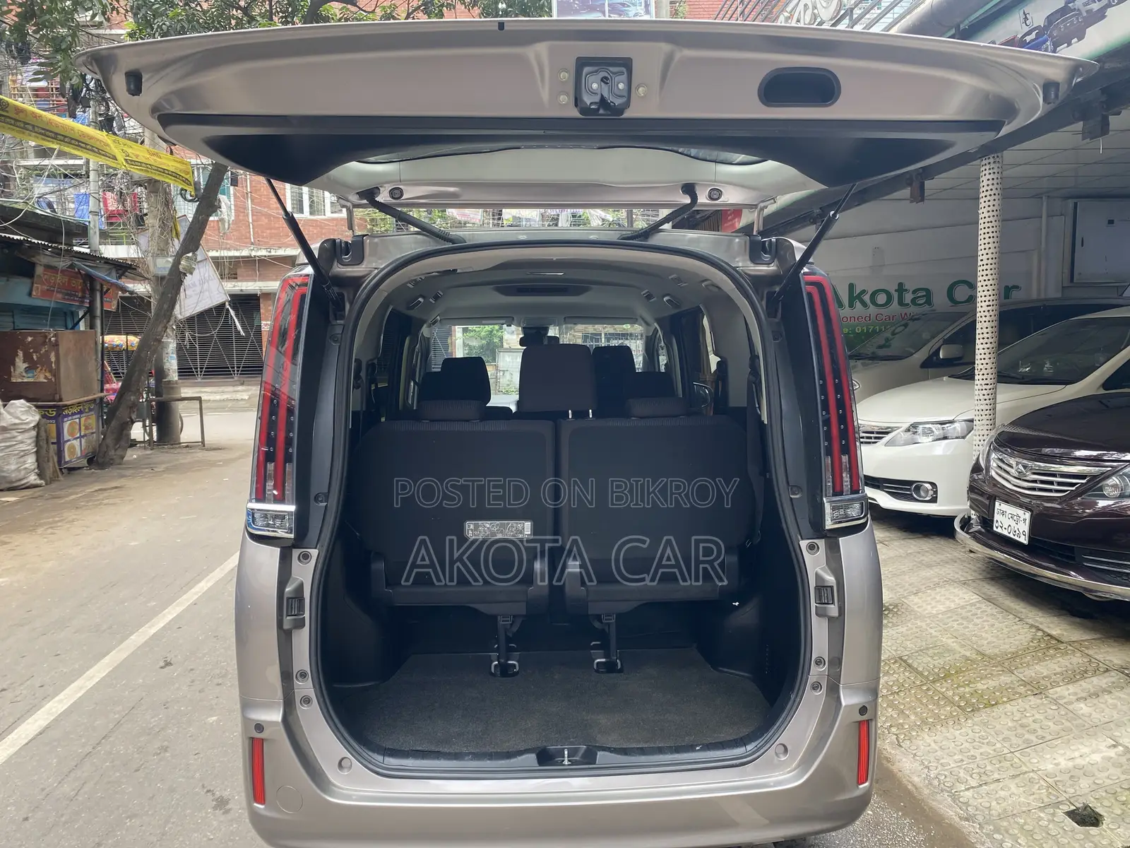 Toyota Noah 2.0 All Wheel Drive (8 Seater) 2021 Brown