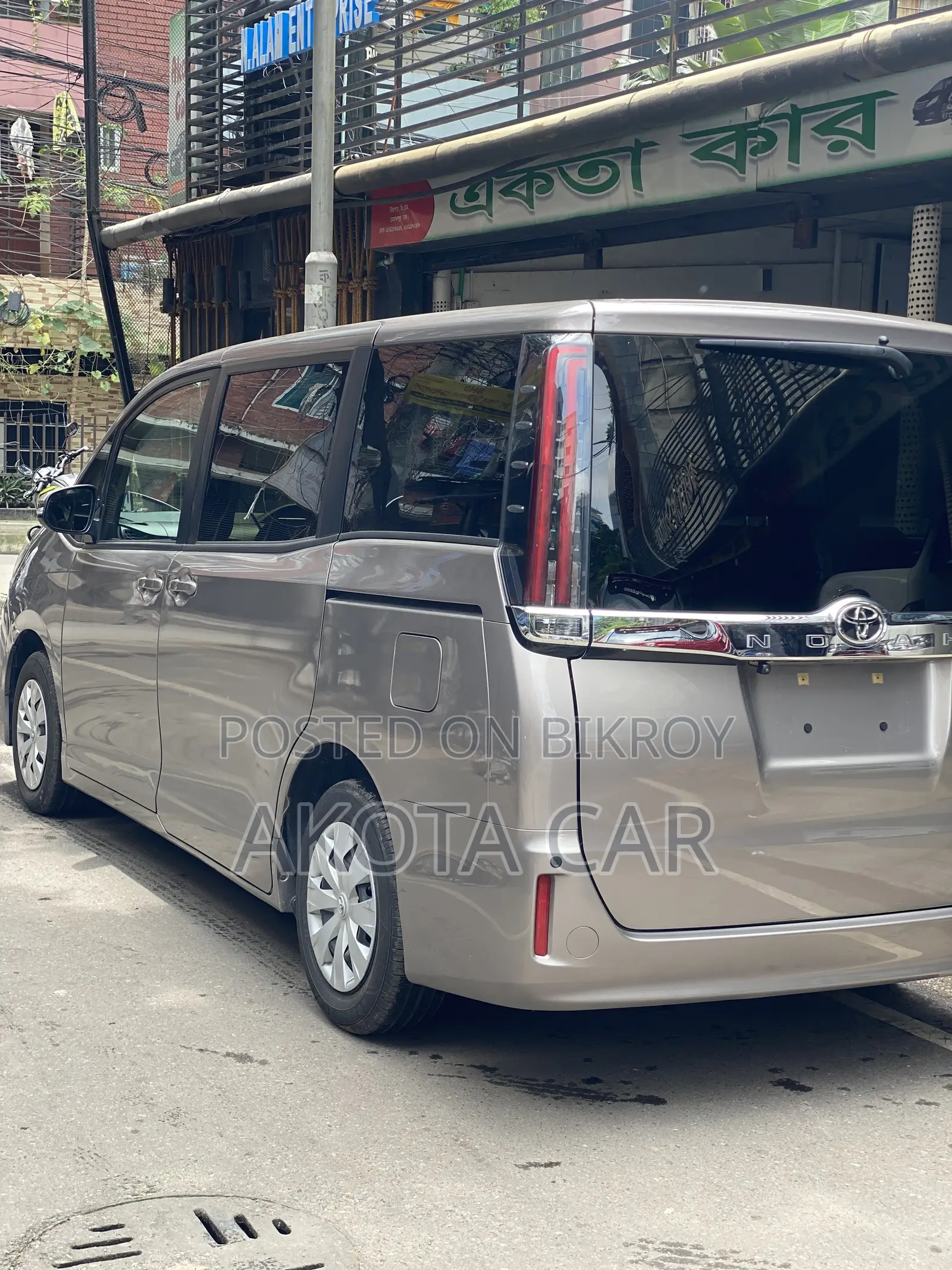 Toyota Noah 2.0 All Wheel Drive (8 Seater) 2021 Brown