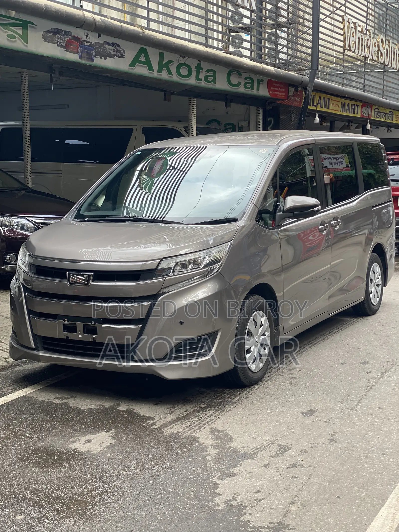 Toyota Noah 2.0 All Wheel Drive (8 Seater) 2021 Brown
