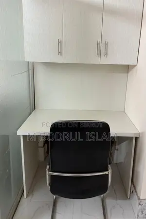 Office Desk Tolet
