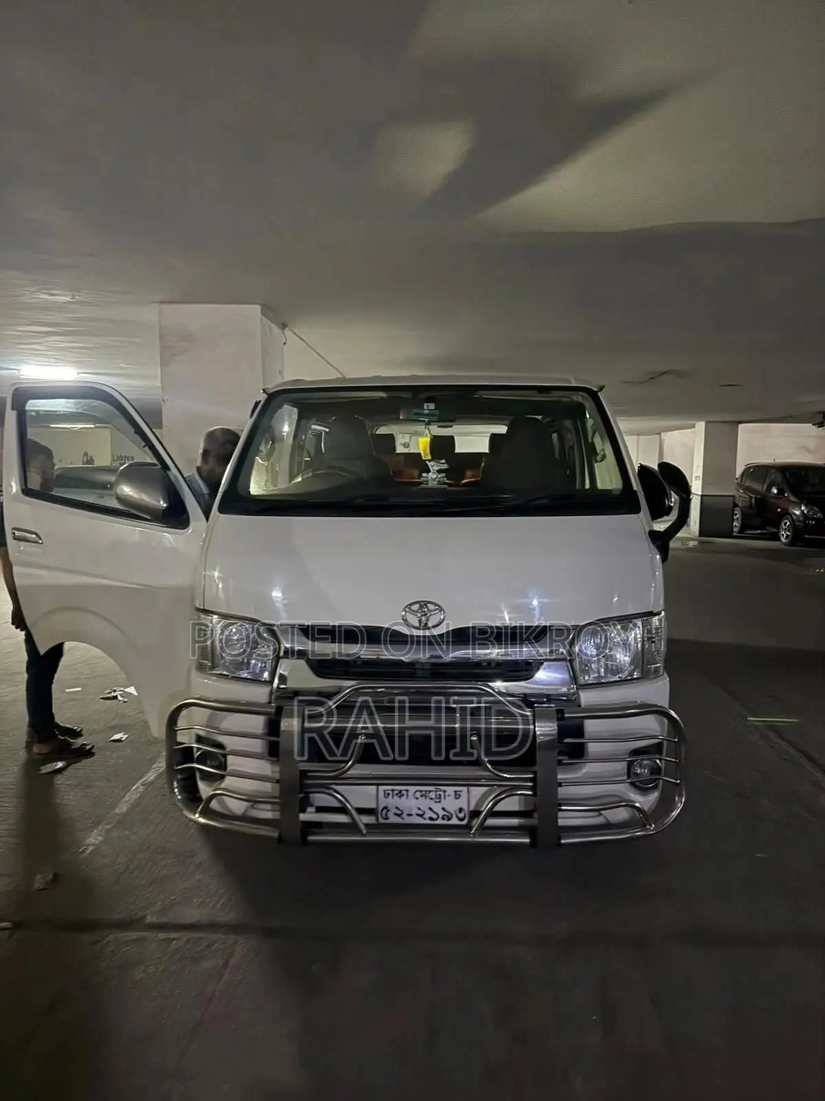 Toyota HiAce 2017 White