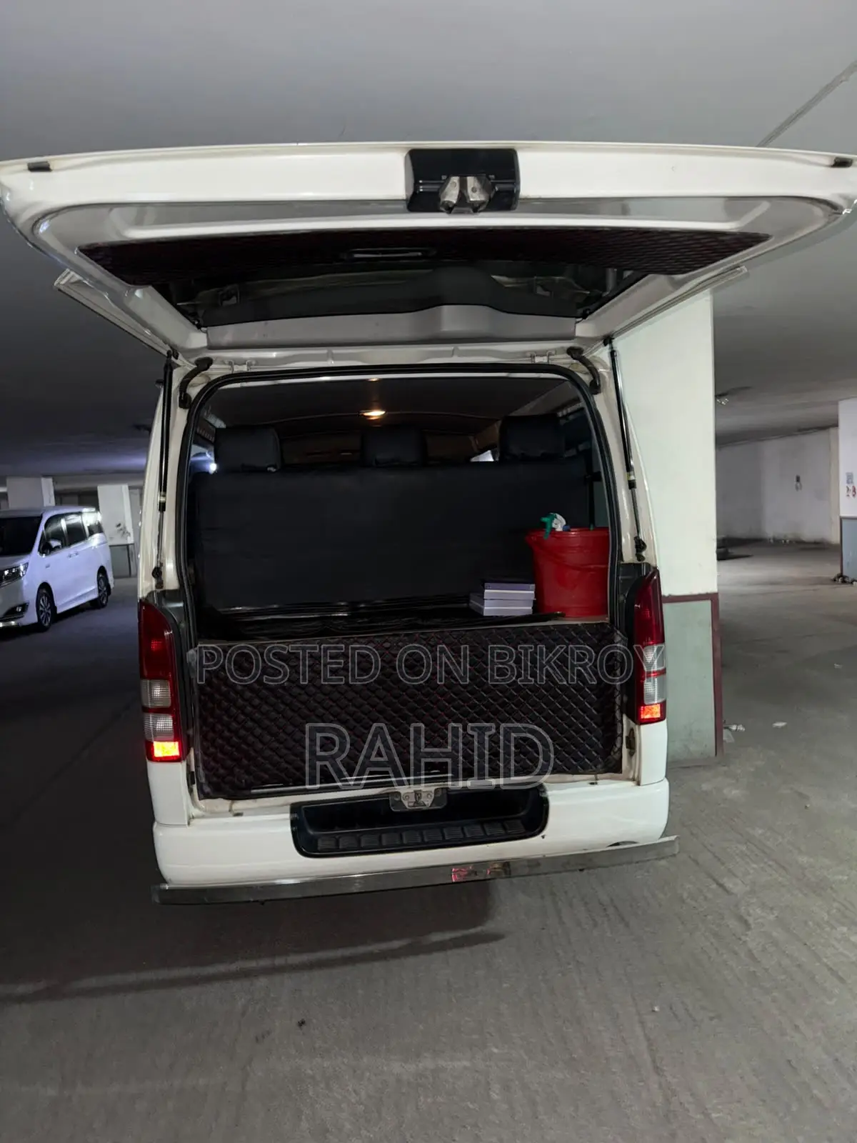 Toyota HiAce 2017 White