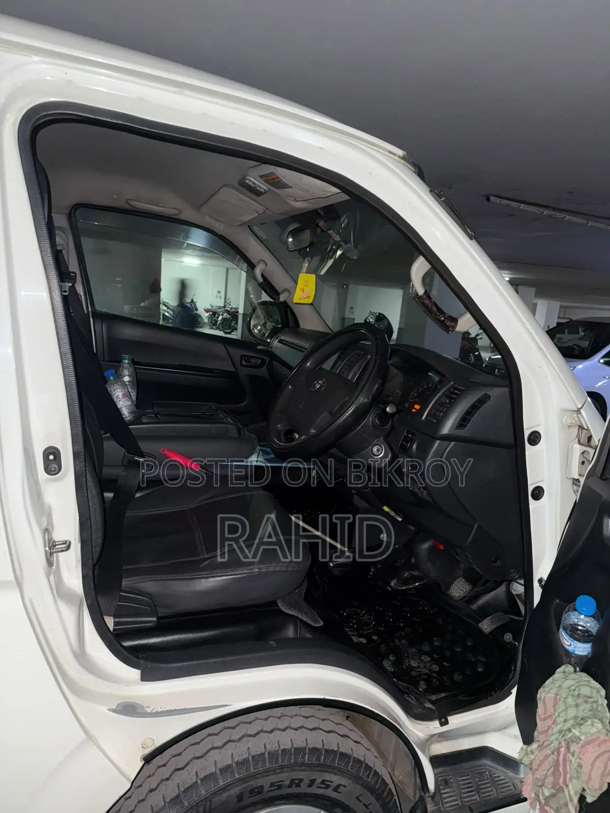 Toyota HiAce 2017 White