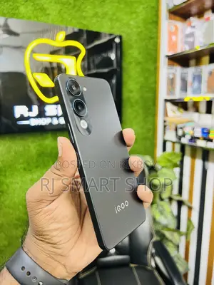 iQOO 128 GB Black