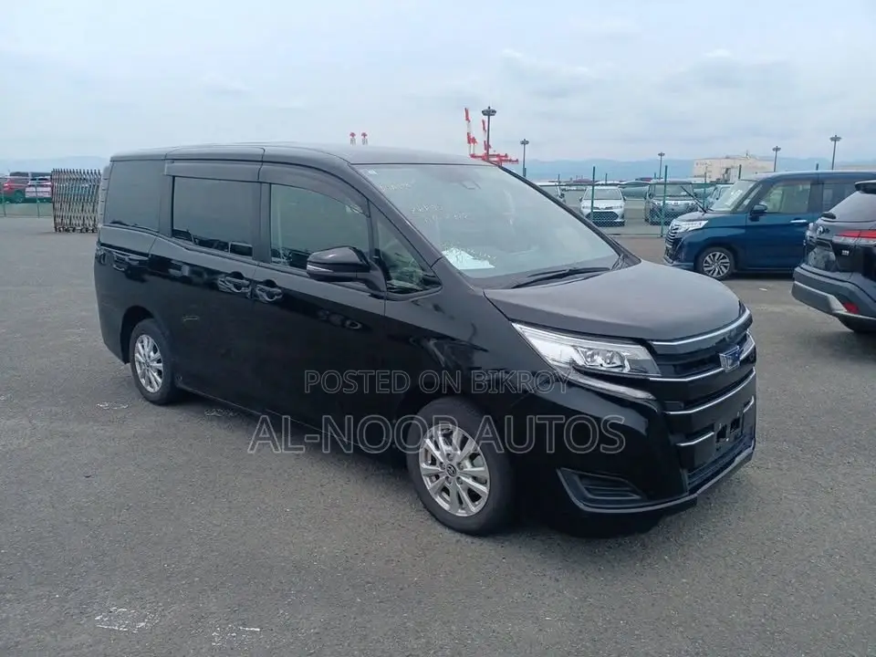 Toyota Noah 1.8 Front Wheel Drive Hybrid (7 Seater) 2021 Black