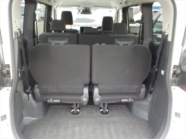 Toyota Noah 2022 Pearl