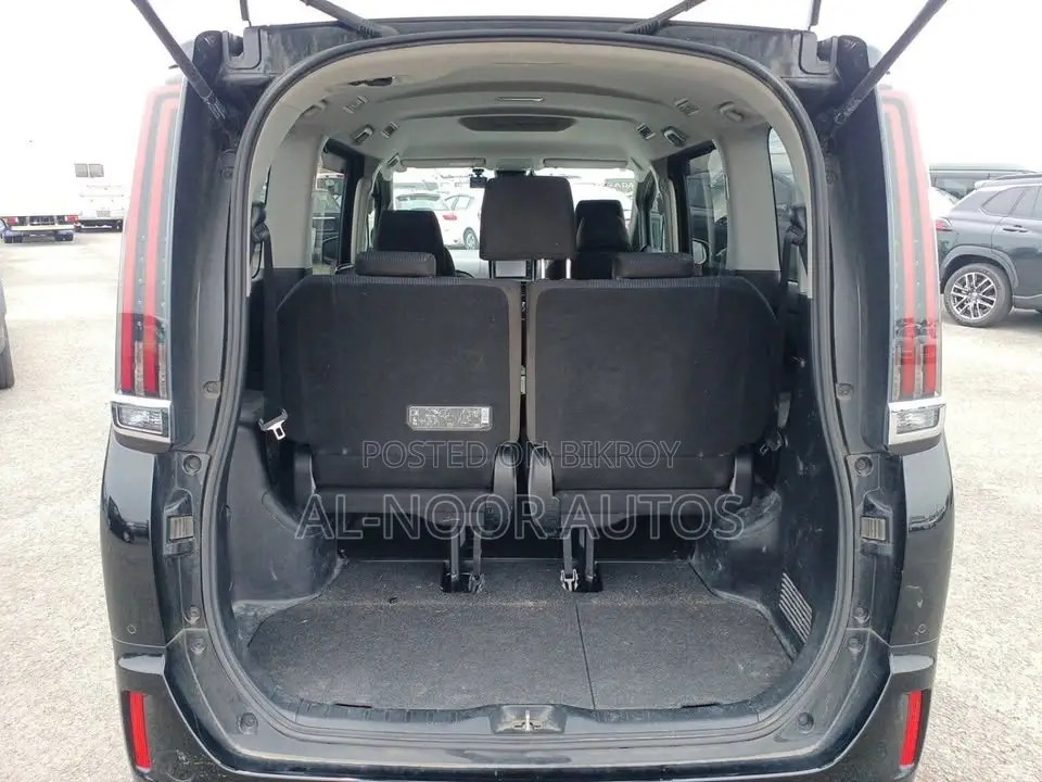 Toyota Noah 1.8 Front Wheel Drive Hybrid (7 Seater) 2021 Black