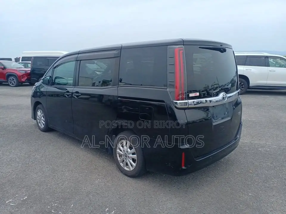 Toyota Noah 1.8 Front Wheel Drive Hybrid (7 Seater) 2021 Black