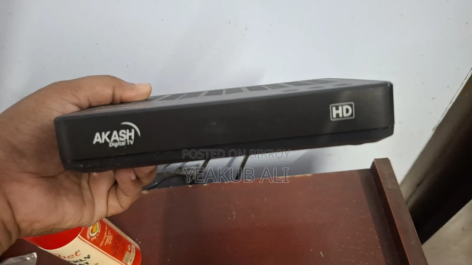 আকাশ টিভি বক্স এবং অ্যান্টেনা