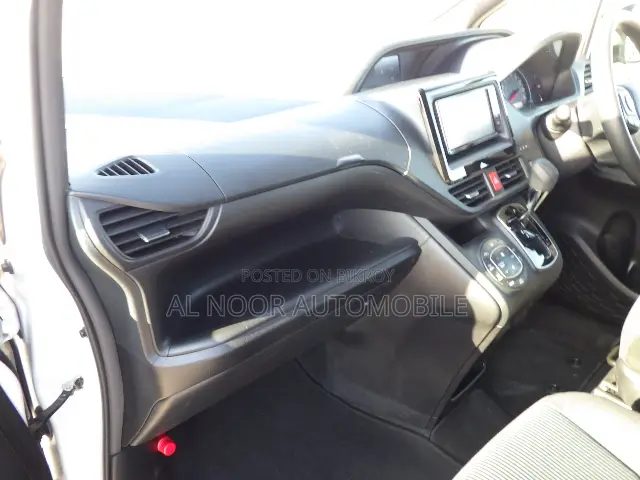 Toyota Noah 2021 Pearl