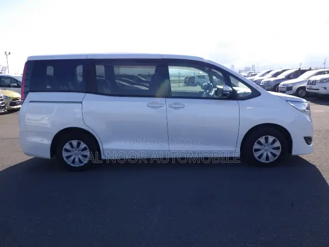 Toyota Noah 2021 Pearl