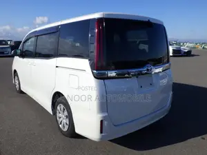 Toyota Noah 2021 Pearl