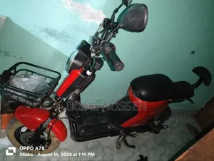 মোটরসাইকেল ২০২১ লাল