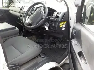 Toyota HiAce 2021 White