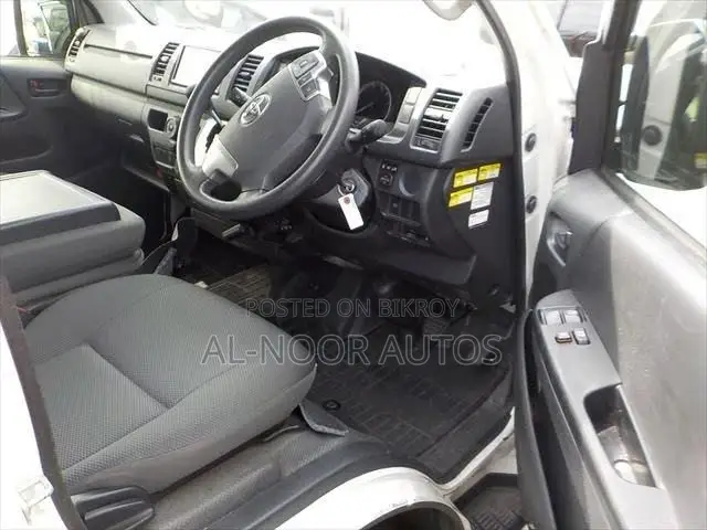 Toyota HiAce 2021 White