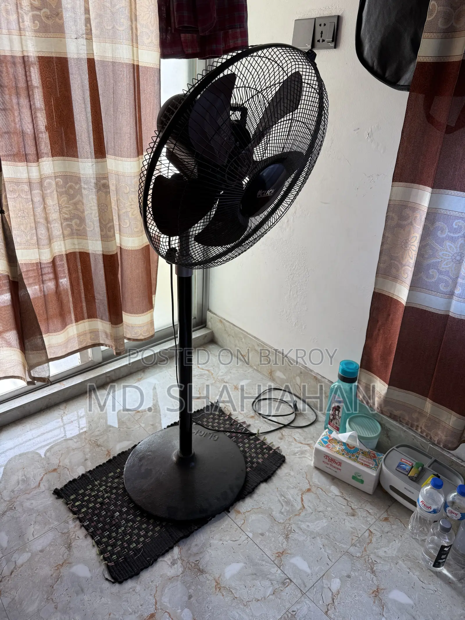 ক্লিক স্ট্যান্ড ফ্যান