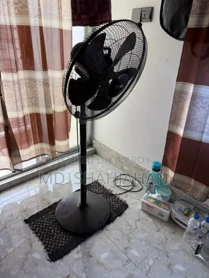 ক্লিক স্ট্যান্ড ফ্যান