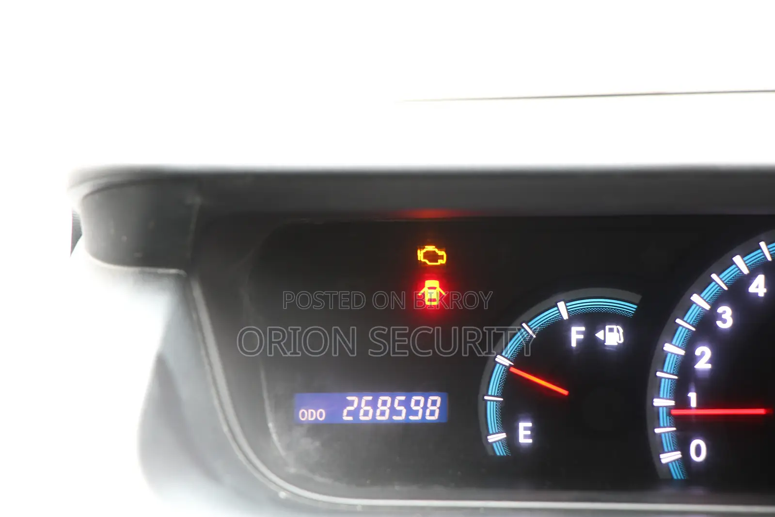 Toyota Noah 2.0 143hp FWD (8 Seater) 2012 White