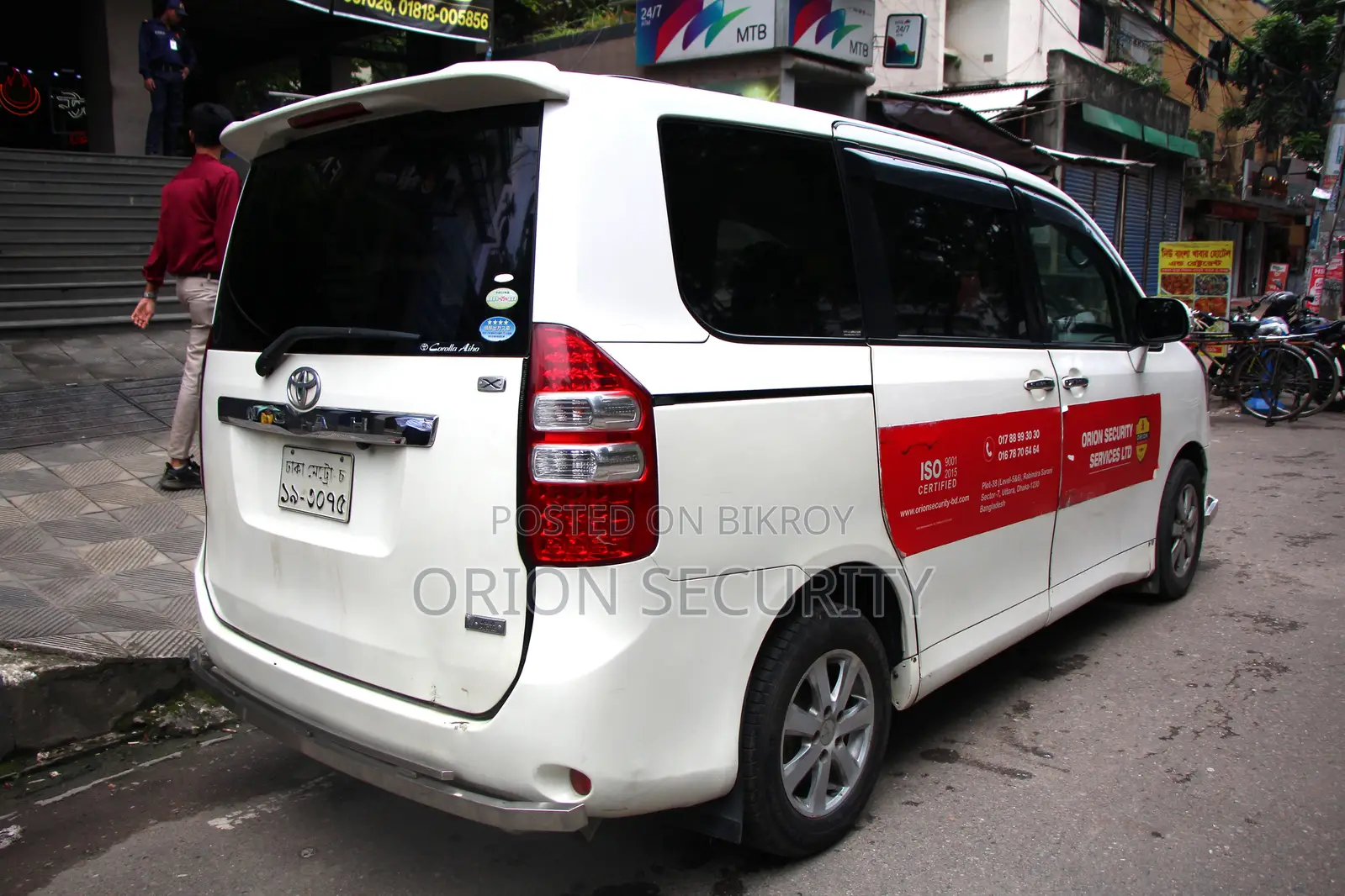 Toyota Noah 2.0 143hp FWD (8 Seater) 2012 White