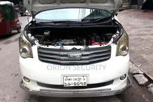 Toyota Noah 2.0 143hp FWD (8 Seater) 2012 White
