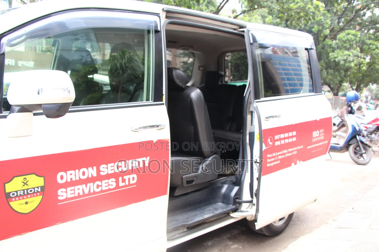 Toyota Noah 2.0 143hp FWD (8 Seater) 2012 White