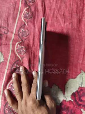 রিয়েলমি ১০ ৬৪ জিবি হোয়াইট