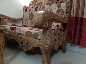 সেগুন কাঠের সোফা।