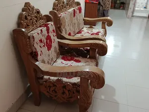 সেগুন কাঠের সোফা।