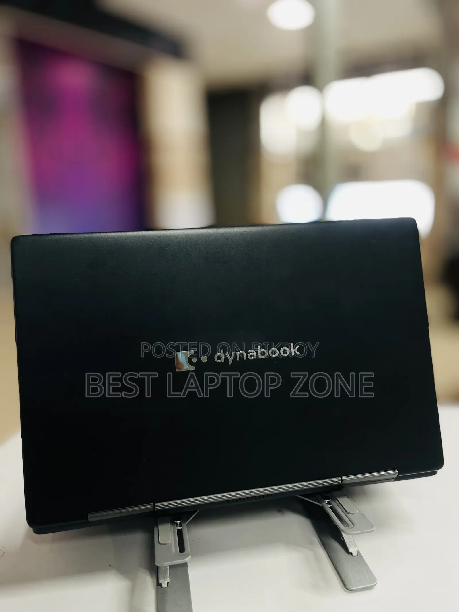 ল্যাপটপ তোশিবা X20W ৮জিবি ইন্টেল কোর আই৫ এসএসডি ২৫৬জিবি