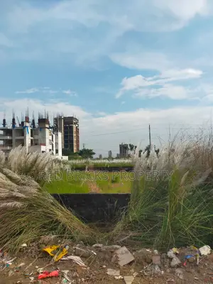 এম-ব্লক ৩ কাঠা প্রাইম লোকেশন ৩০০ ফিট রাস্তার কাছে