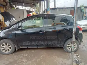 Toyota Vitz 2010 Black