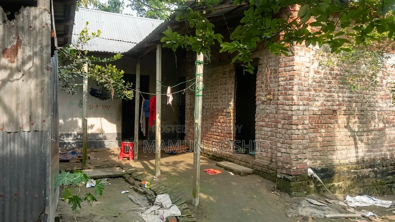 সাতমাথা চত্বরে ৩ বেডরুমের বাড়ি বিক্রয়ের জন্য