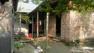 সাতমাথা চত্বরে ৩ বেডরুমের বাড়ি বিক্রয়ের জন্য