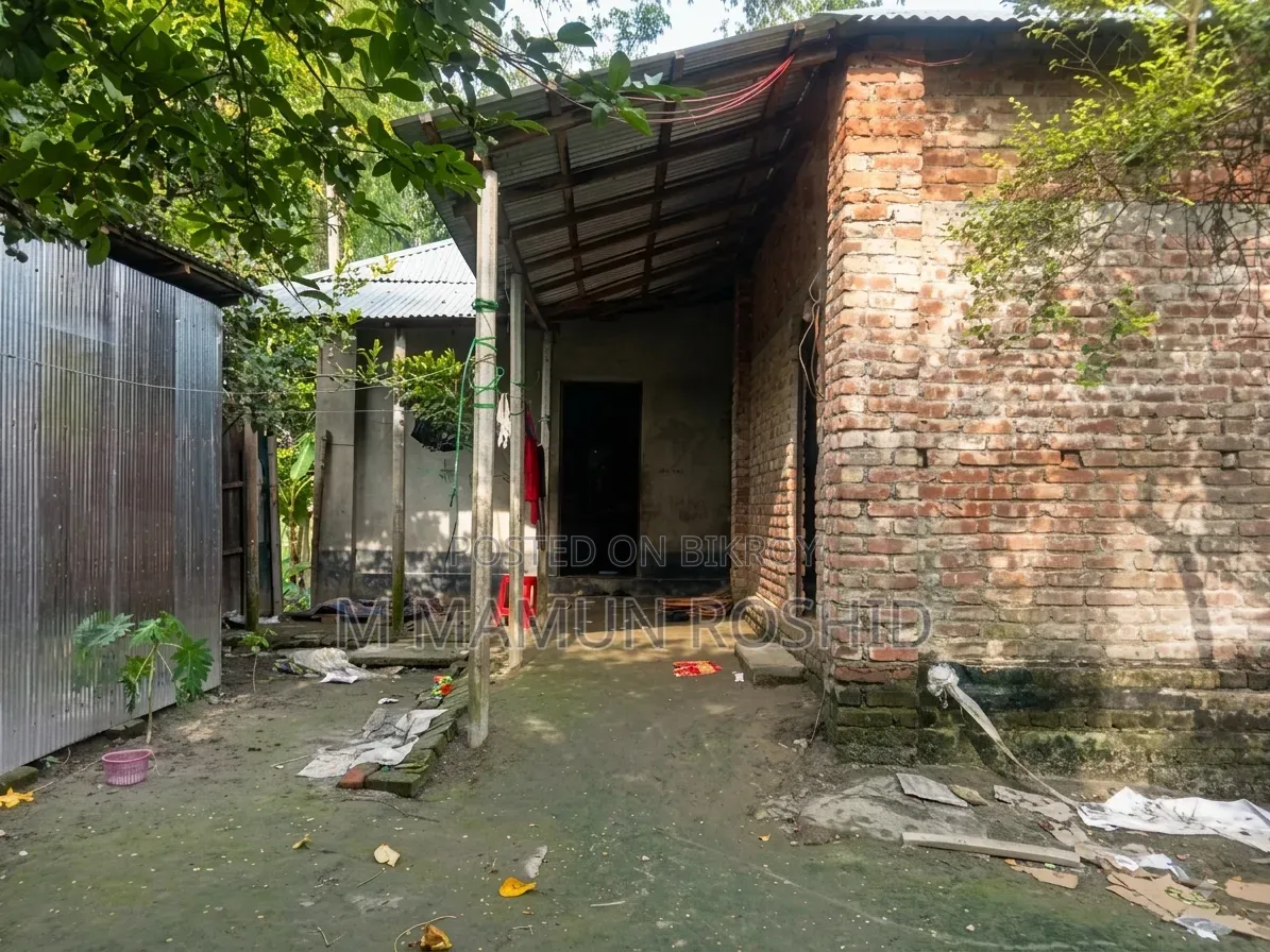 সাতমাথা চত্বরে ৩ বেডরুমের বাড়ি বিক্রয়ের জন্য