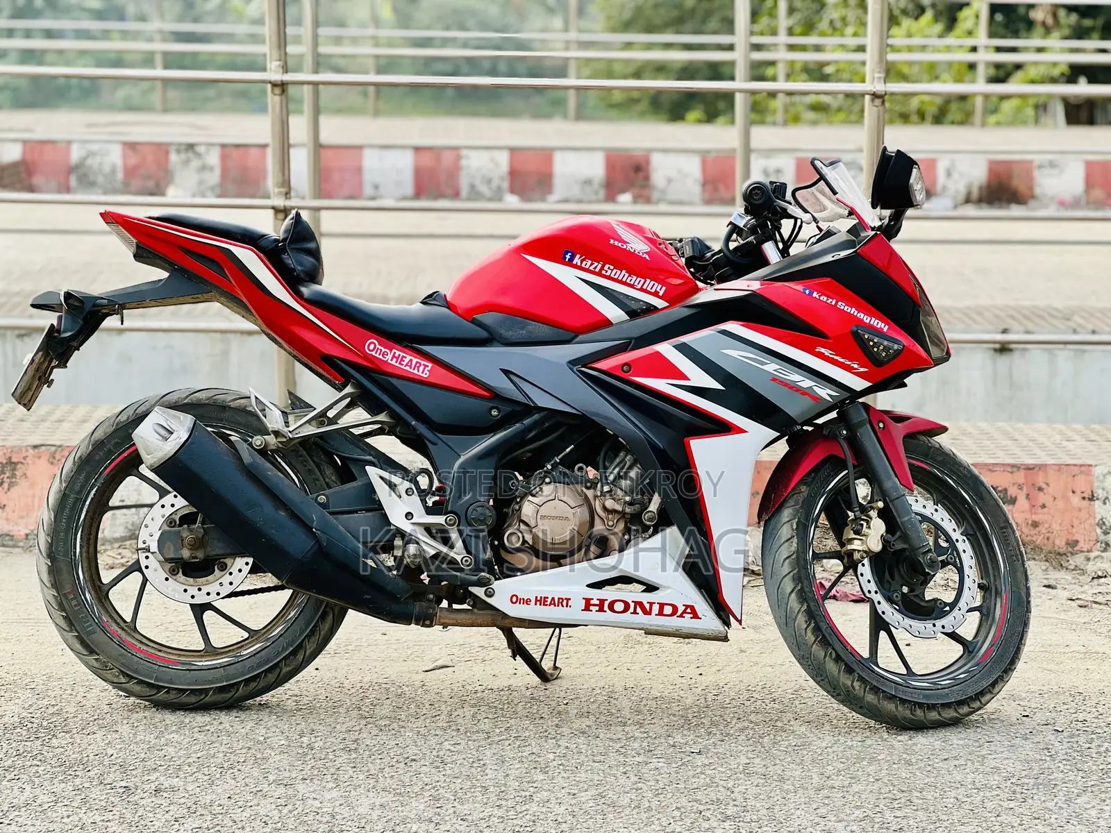 হোন্ডা সিবিআর ২০১৭ লাল