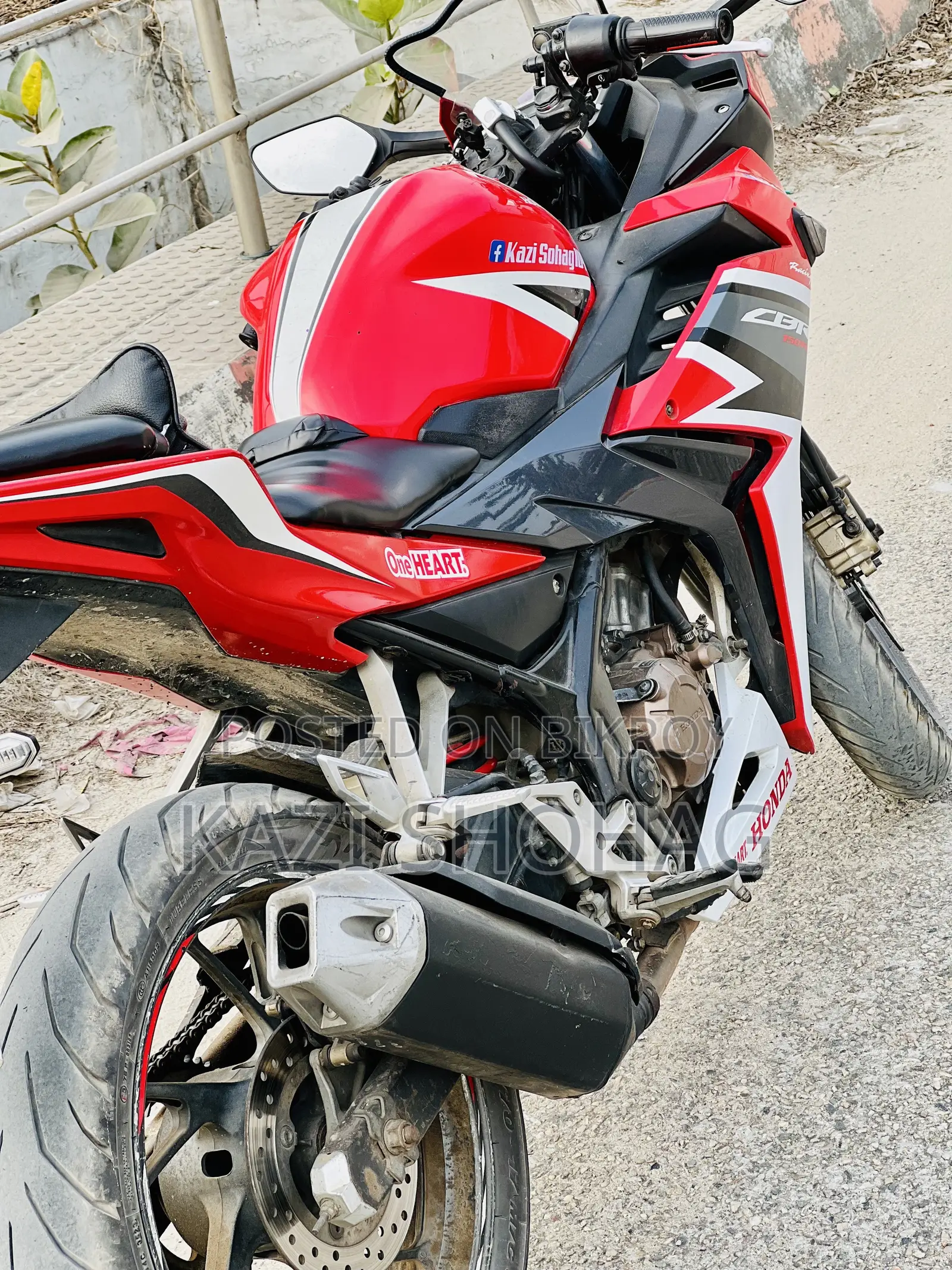 হোন্ডা সিবিআর ২০১৭ লাল