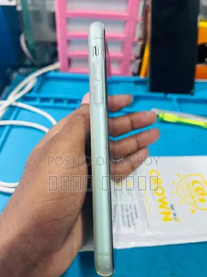 Apple iPhone 11 64 GB Gray