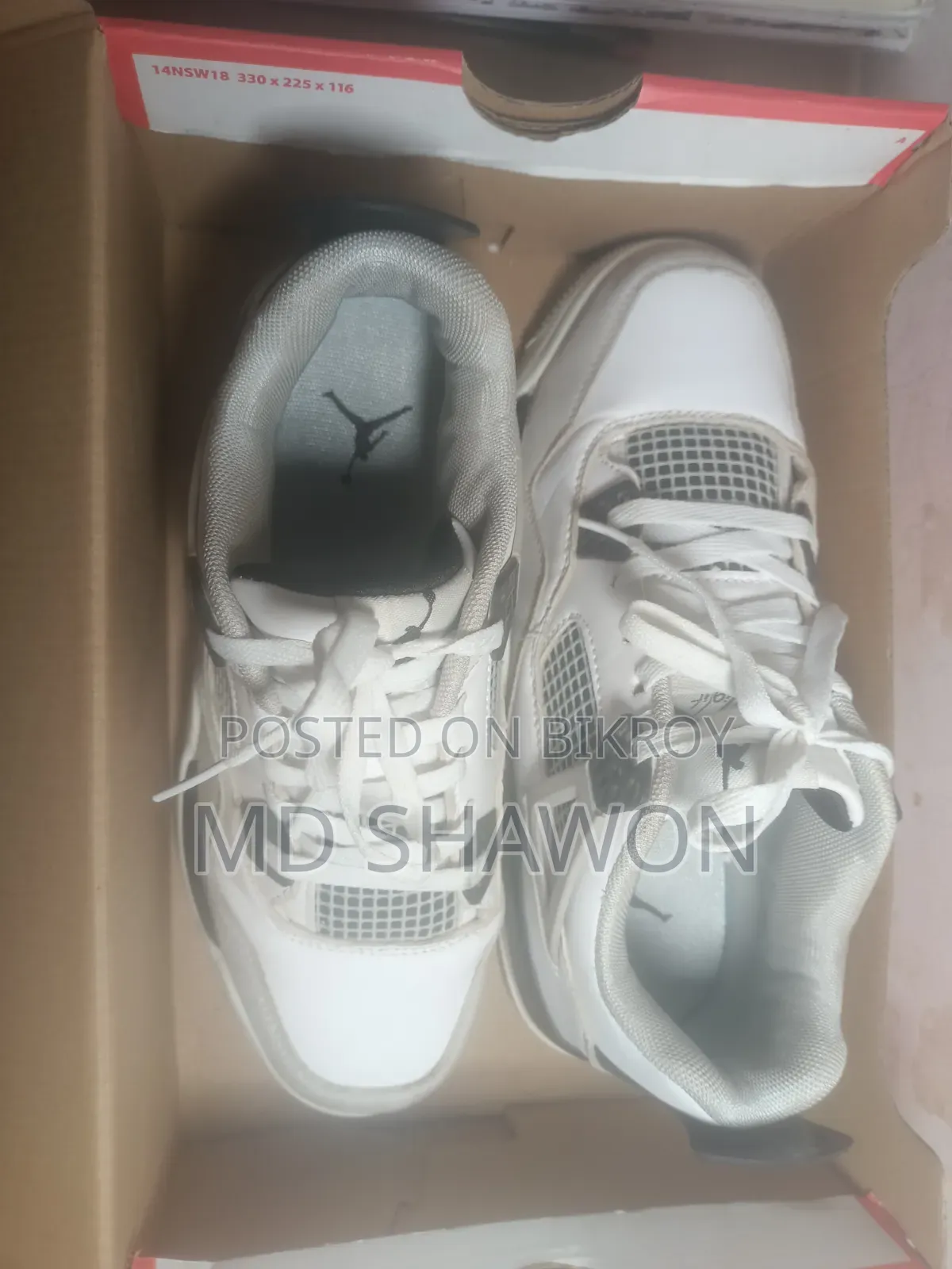 Air Jordan 4 (Color White and Ash)