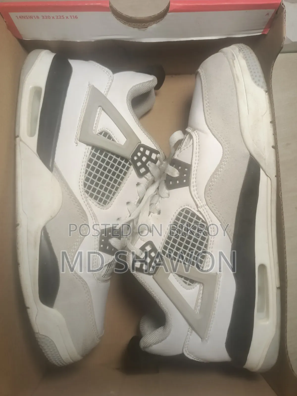 Air Jordan 4 (Color White and Ash)