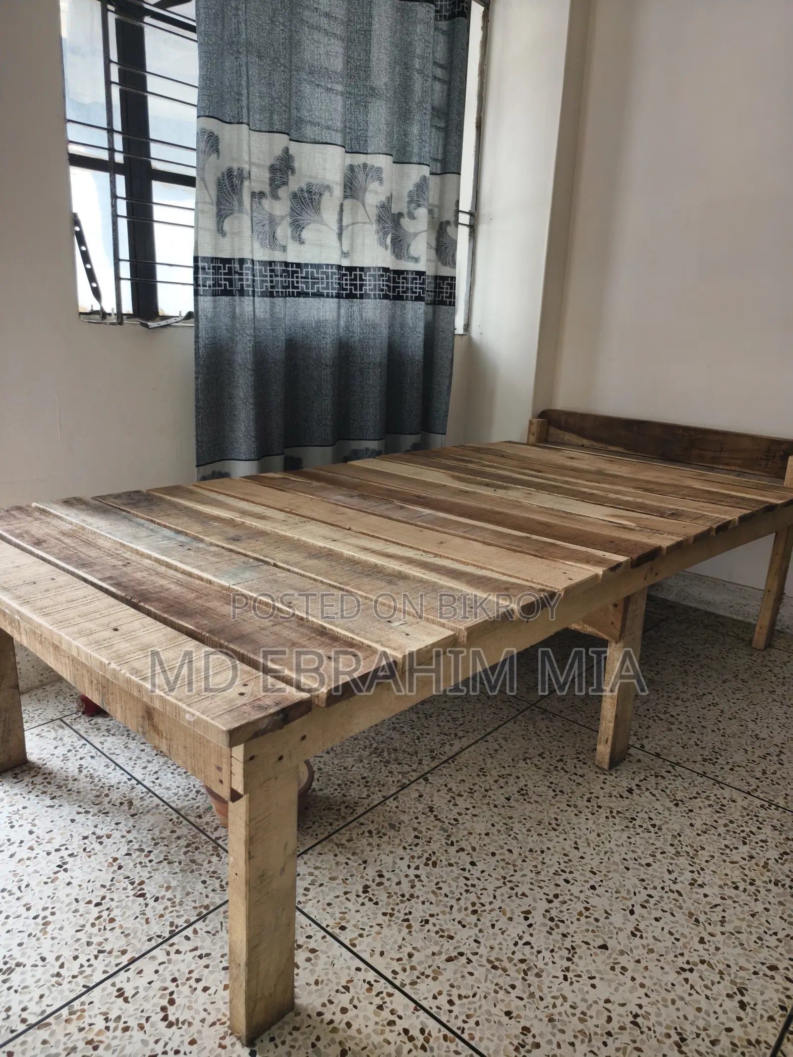 Single Bed (2 Pis Available)