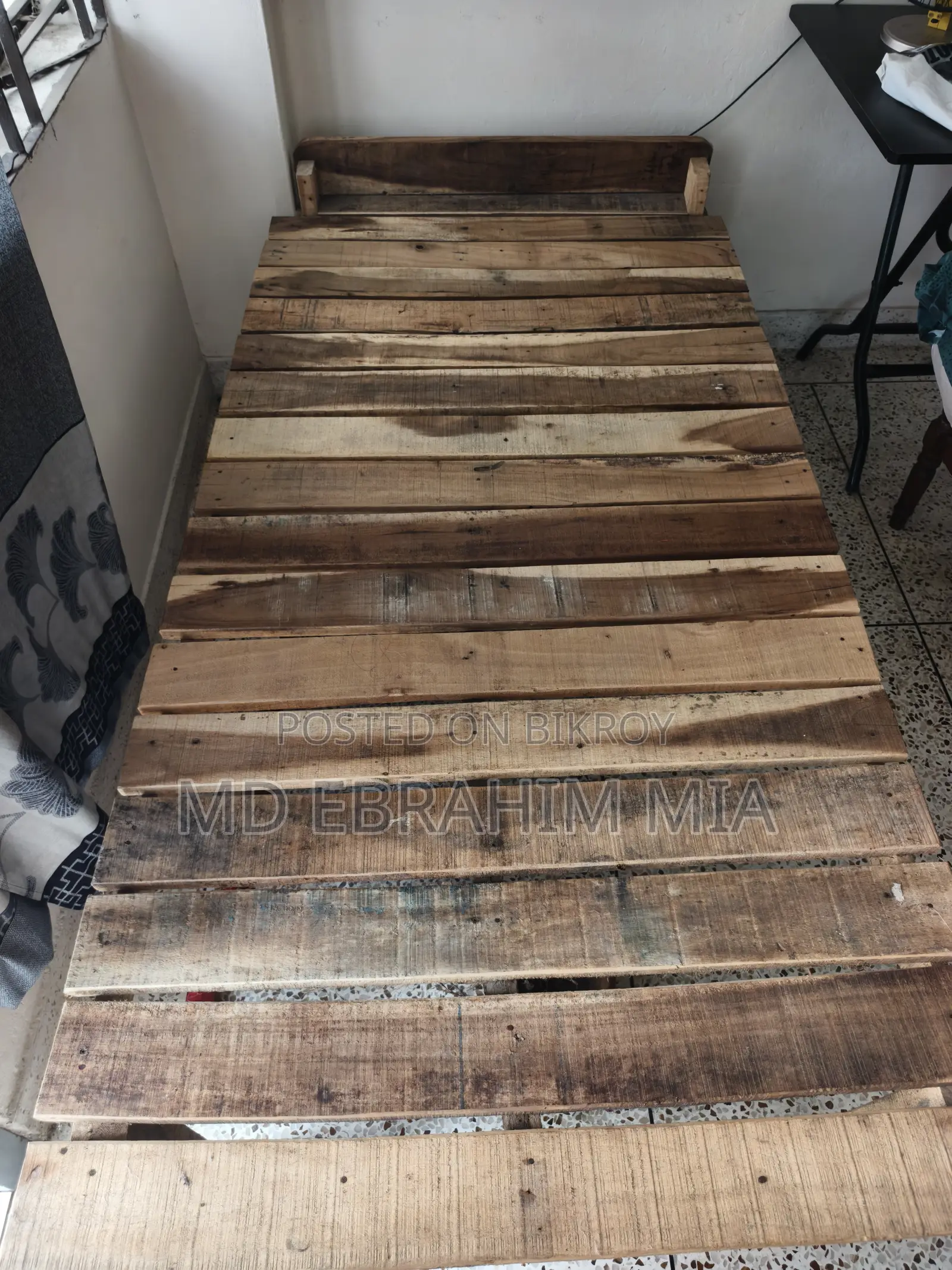 Single Bed (2 Pis Available)