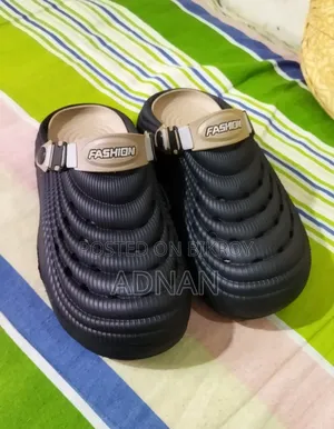 ক্রোকস জুতো