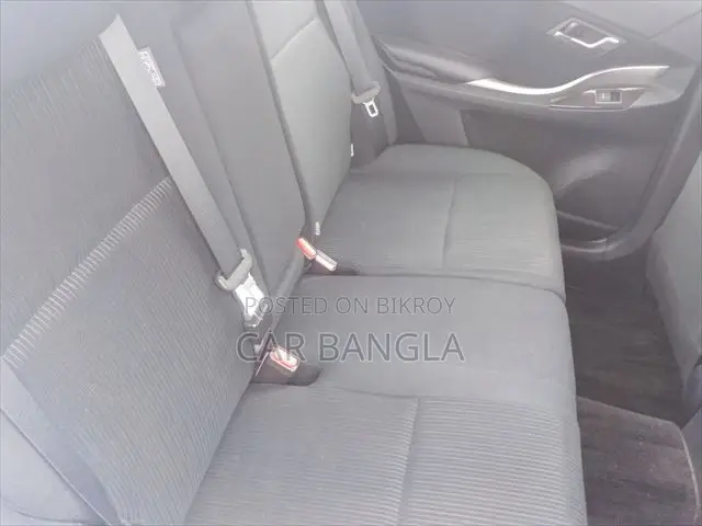 টয়োটা প্রিমিও ২০২১ রূপালী