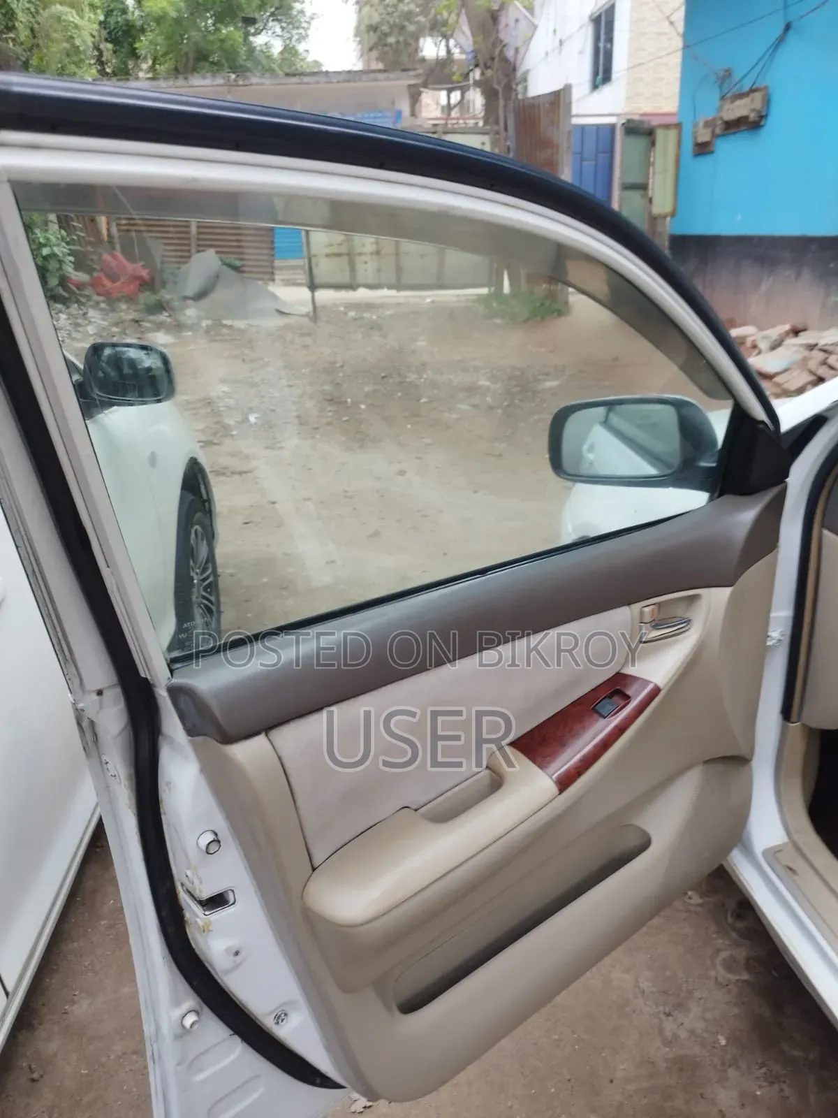 Toyota Corolla 2000 White