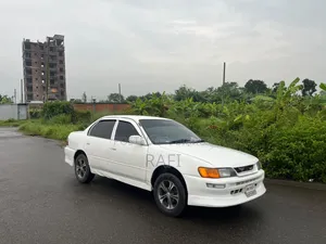 টয়োটা করোল্লা ১৯৯৭ সাদা