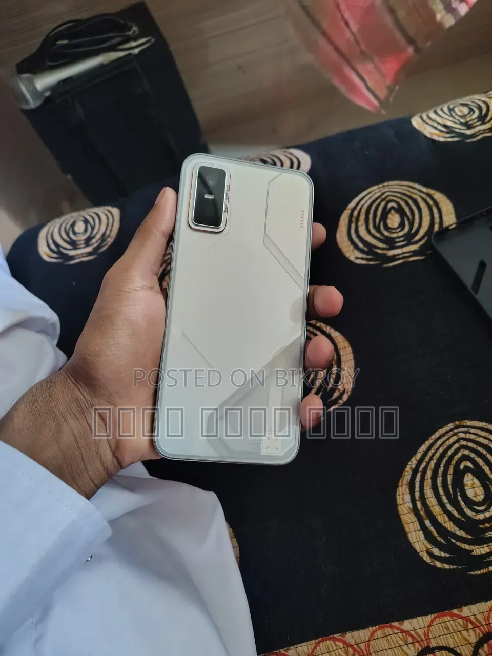ইনফিনিক্স জিটি ৩০ ৫জি ২৫৬ জিবি সাদা