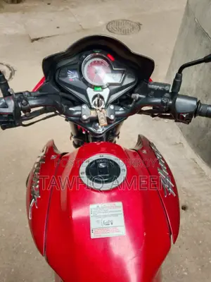 হিরো হাঙ্ক ২০১৭ লাল