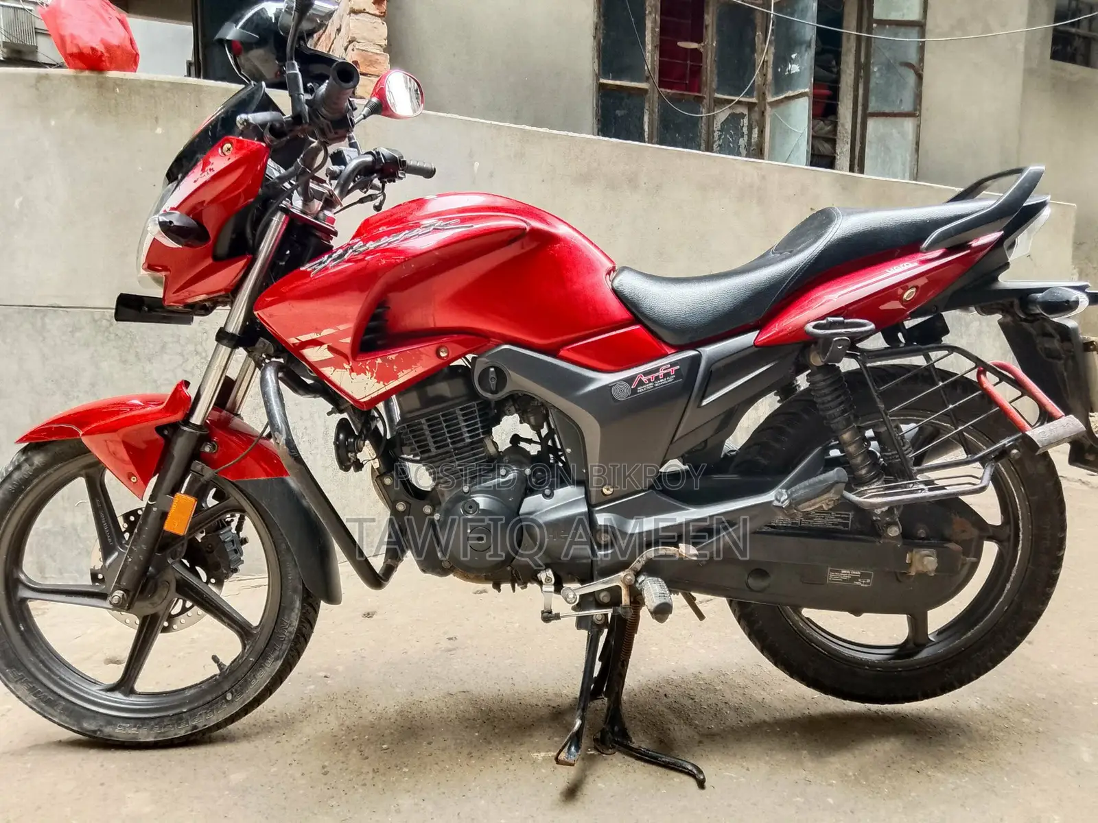 হিরো হাঙ্ক ২০১৭ লাল