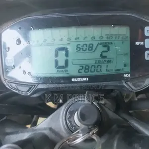 সুজুকি জিক্সার ২০২২ কালো